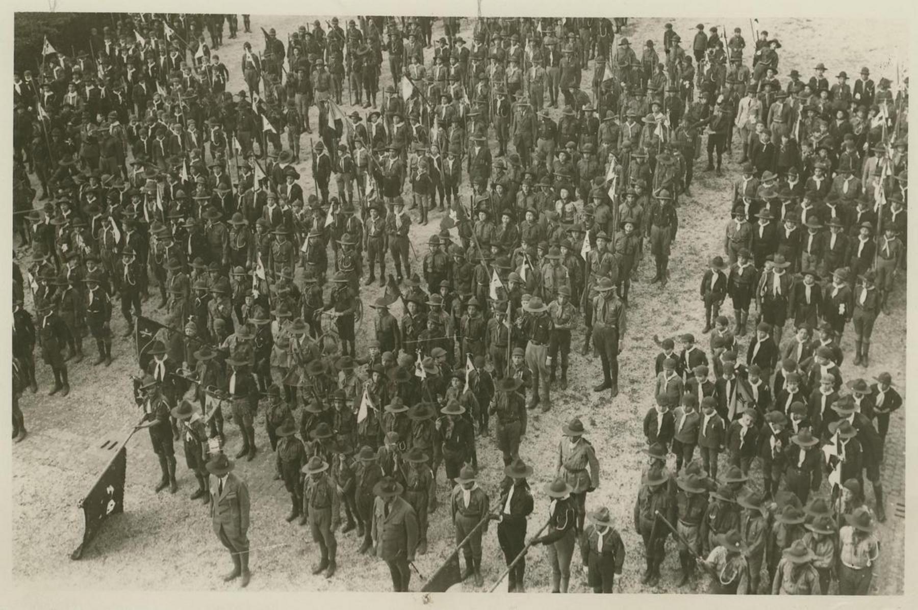 Commissariato romano. Festa di S. Giorgio. Esploratori Asci schierati per l'udienza di Pio XI, Città del Vaticano, 1922 apr. 23