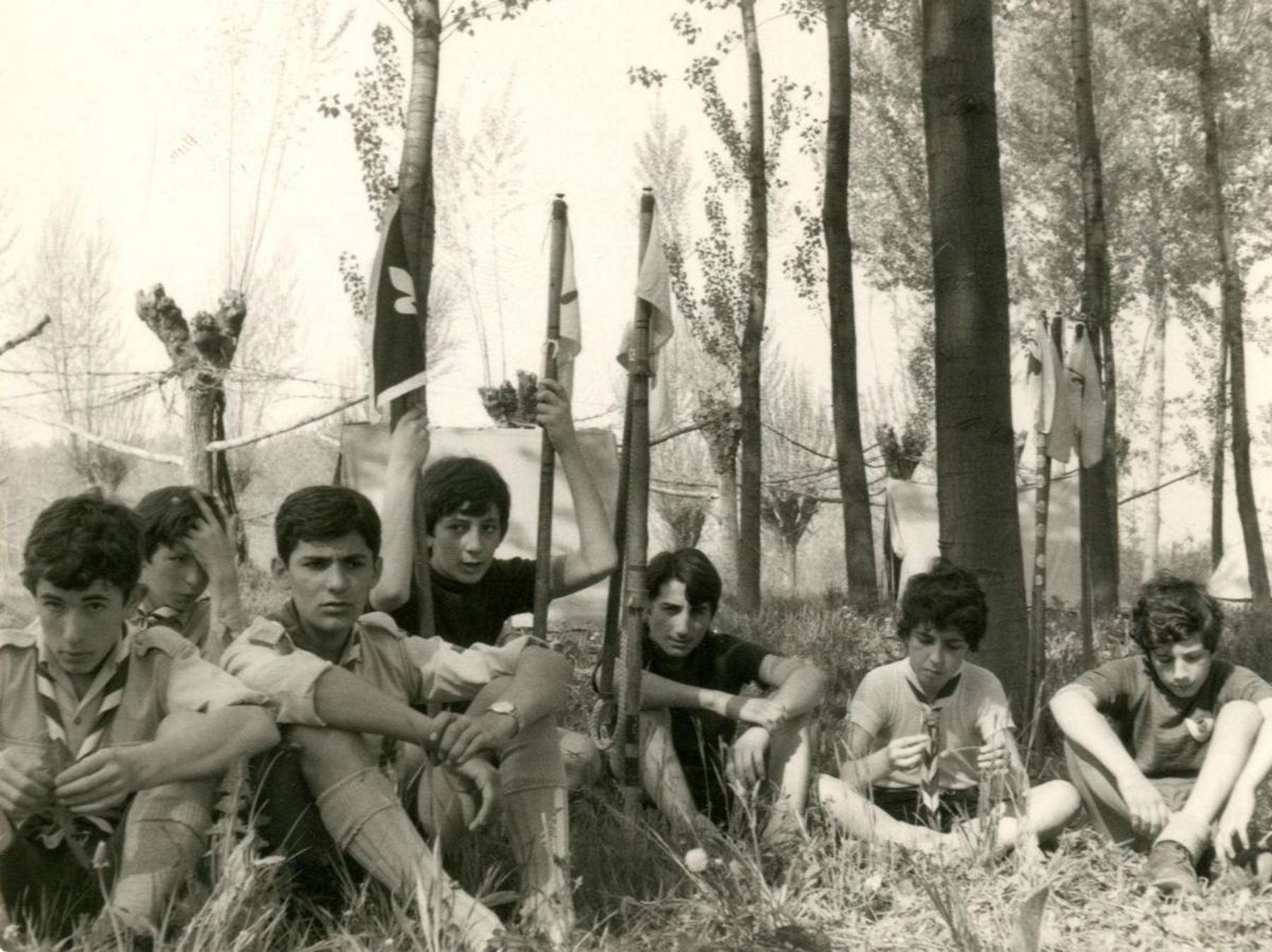 San Giorgio del Carpi I. Arena. Esploratori in cerchio, 1969