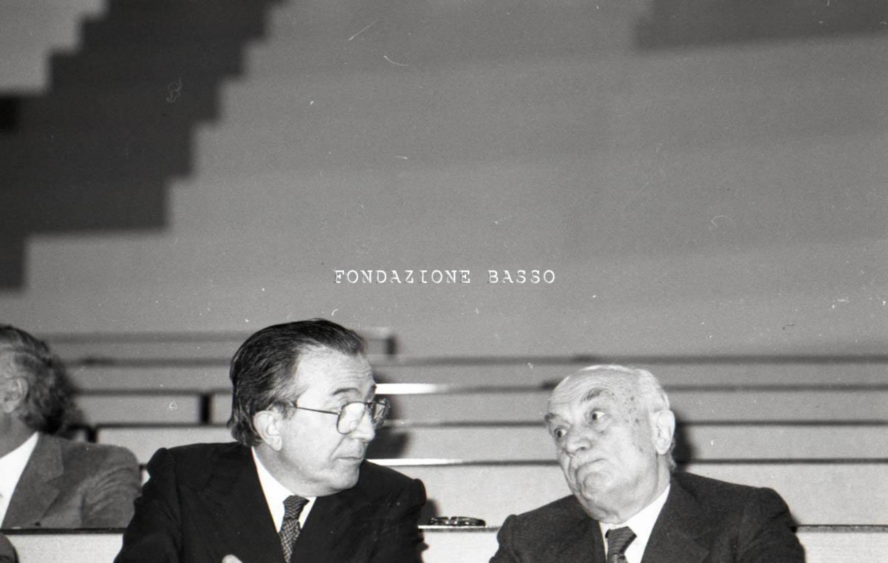 Giulio Andreotti e Amintore Fanfani al XV Congresso nazionale DC (Roma 2-6 maggio 1982)